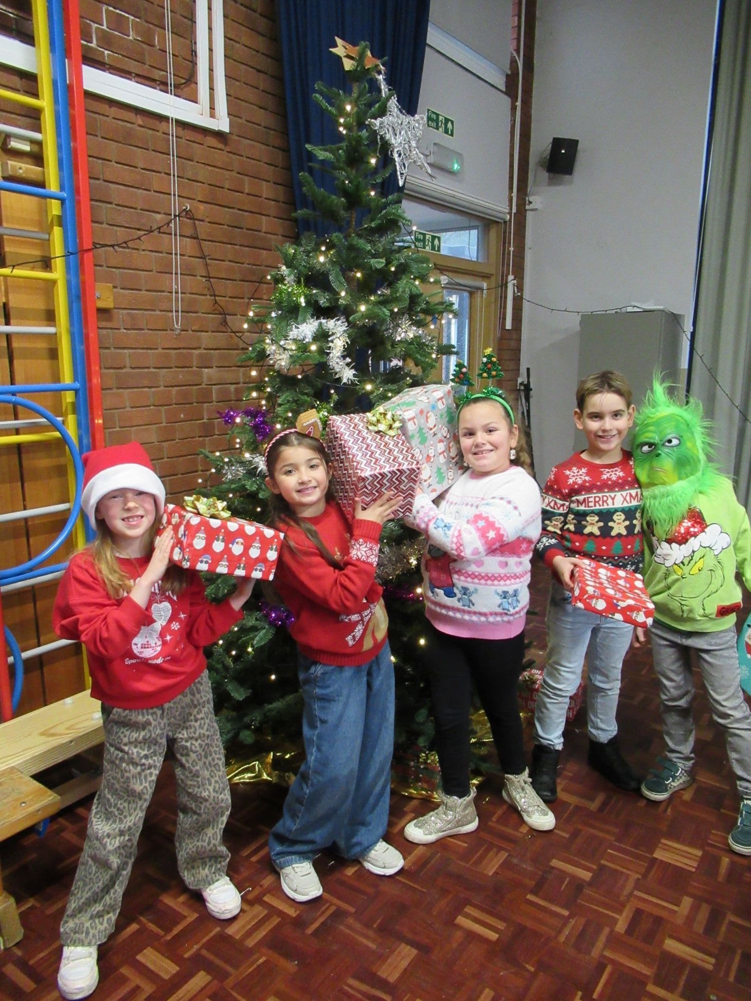 Year 3 in their Christmas Jumpers